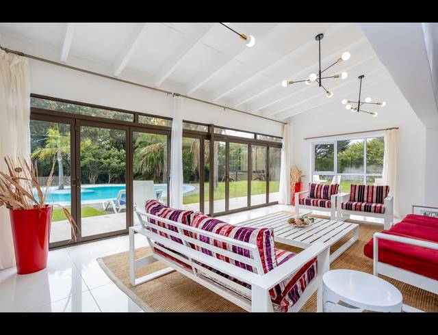 9 BEDROOM HOUSE TO LET IN CONSTANTIA